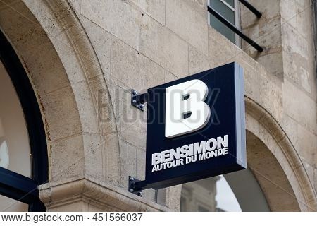 Bordeaux , Aquitaine  France - 03 20 2022 : Bensimon Autour Du Monde Brand Logo Store Facade Sign Te