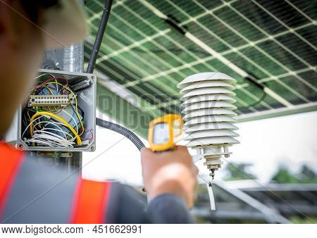 Technicians Are Checking The Temperature Of The Ambient Temp In The Solar Power Plant So That The Po