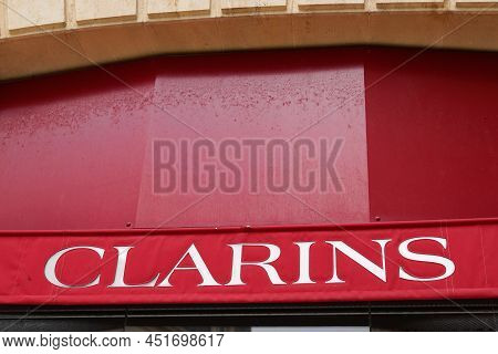 Bordeaux , Aquitaine  France - 03 20 2022 : Clarins Logo Brand And Text Sign Front Facade Shop Selle