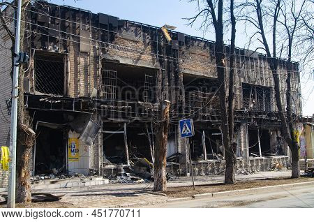 Ukraine, Volnovakha - March 25, 2022: The City Of Volnovakha After The Fighting. Destruction Of Civi