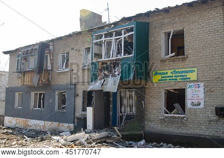 Ukraine, Volnovakha - March 25, 2022: The City Of Volnovakha After The Fighting. Destruction Of Civi