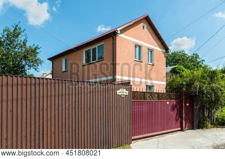 Kyiv, Ukraine - July 3, 2021: Typical Summer Cottage In The Osokorky Area. Osokorky Is A Historical 