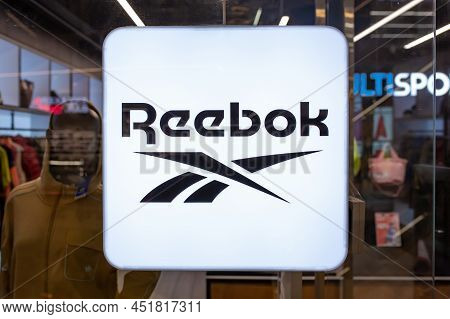 Reebok Logo. Reebok Neon Sign In Shop Window. Reebok Store Sign In The Mall. Reebok Is A Global Athl