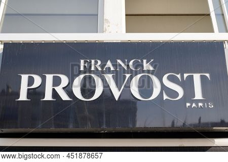 Bordeaux , Aquitaine  France - 03 27 2022 : Franck Provost Boutique Logo Brand And Text Sign Wall Fa