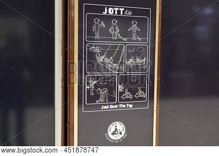 Bordeaux , Aquitaine  France - 03 20 2022 : Jott Sign Text Store And Logo Brand Shop Panel Board Fac