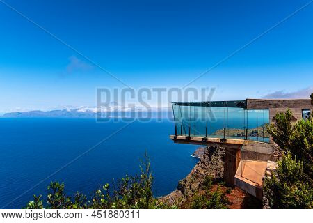 Agulo, Spain - August 9, 2021: Abrante Viewpoint. It Has A Famous Walkway With A Glass Floor Facing 