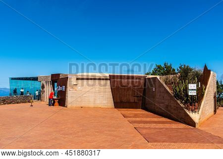 Agulo, Spain - August 9, 2021: Abrante Viewpoint. It Has A Famous Walkway With A Glass Floor Facing 