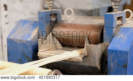 Plastic Strands Go To Strand Cutter To Recycle Plastic And Create Pellets From Pellet Mill, Industri