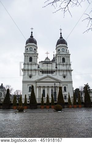Iasi, Romania Murch 2022 - The Metropolitan Cathedral In Iasi, Romania. It Is The Largest Historic O
