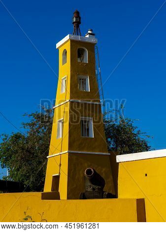 Kralendijk Bonaire - October 6, 2013: Old Fortress, Gun And Lighthouse