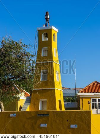 Kralendijk Bonaire - October 6, 2013: Old Fortress, Gun And Lighthouse