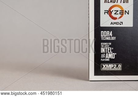 Patriot Ddr4 16gb 3200mhz Viper 4 Blackout Against A Gray Background. New Cardboard Carton With Memo