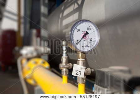 Instrument for measuring pressure pipeline