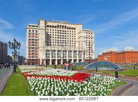 Four Seasons Hotel Moscow And Tulips Lawn