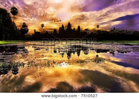 Auringonnousu Angkor Wat