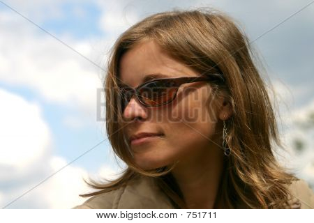 Chica de pensamiento