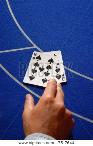 Elinde bir Casino masada iki kart