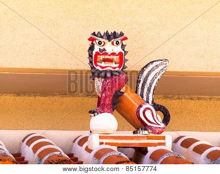 Shisa on the plaster roof
