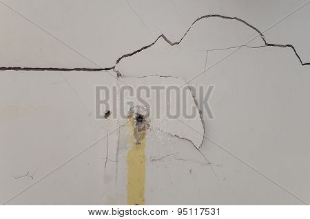 badly cracked plasterboard on interior wall