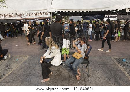 BANGKOK THAILAND - NOV 19 : life of people in Sanam Luang area while the funeral of king Bhumibol Adulyadej in Grand Palace on november 19 2016