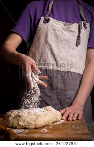 Flour To Get Wet From The Hands