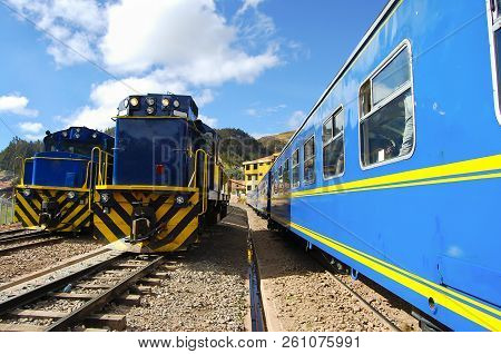 Tourist Train In Urubamba Valley - Peru