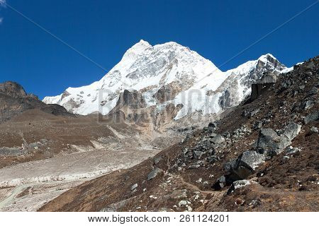 Mount Makalu, Barun Valley, Nepal Himalayas Mountains