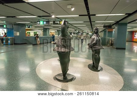 Choi Hung,hong Kong - May 5, 2018 : Art Statue At Choi Hung Hong Kong Subway Station, Located In Won