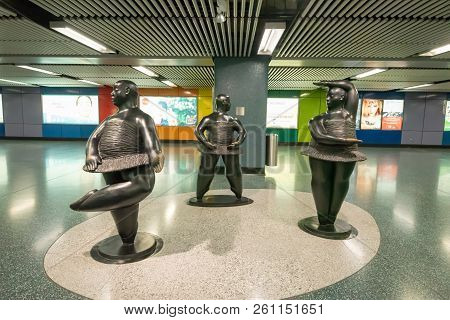 Choi Hung,hong Kong - May 5, 2018 : Art Statue At Choi Hung Hong Kong Subway Station, Located In Won