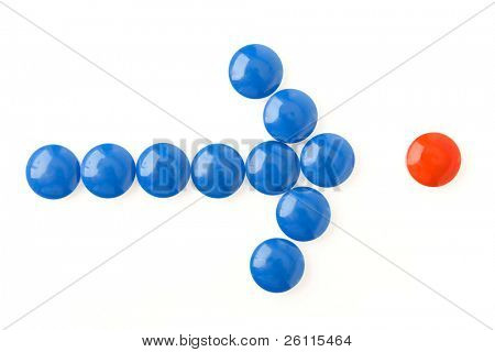 freccia blu con punto rosso su sfondo bianco