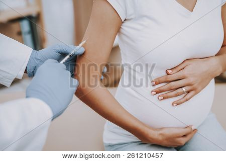 Examination. Inject. Consultation. Hospital. Childbirth. Belly. Pregnant Woman. Smiling. Clinic. Gyn