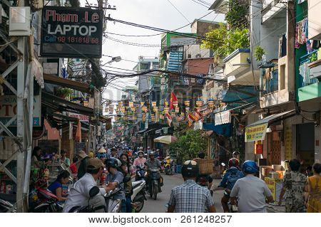 Ho Chi Minh City, Vietnam - August 25, 2017: Traffic And Vendors On Cho Xom Chieu Market In Hcmc In 