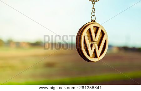 Ukraine, Lviv - Oct 3 , 2018: Keychain With Volkswagen Logo On A Natural Background