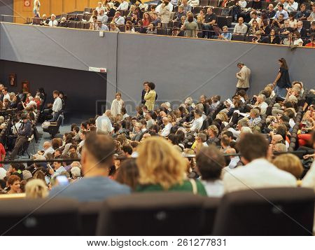 Palazzo Della Cultura E Dei Congressi In Bologna