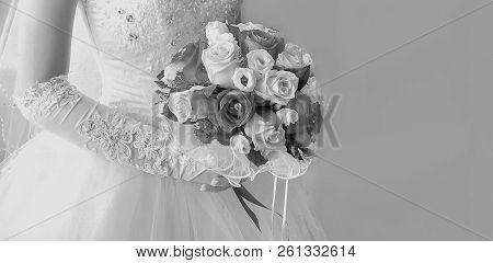 Roses Red And White Wedding Bride Dress Bouque Black White