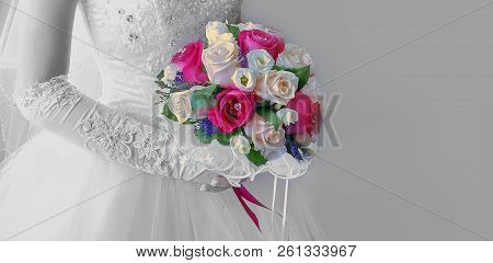 Roses Red And White Wedding Bride Dress Bouque Black White