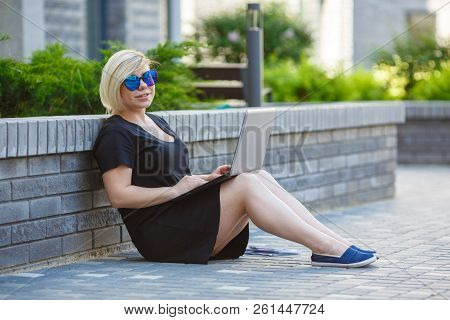 Woman Realtor Plus Size Buying, Sells, Choosing An Apartment On Laptop In Internet, Walking Outdoors