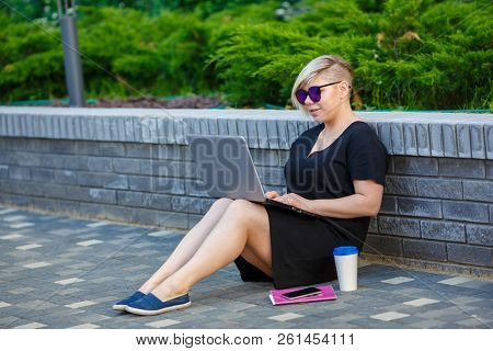 Woman Realtor Plus Size Buying, Sells, Choosing An Apartment With Laptop In Internet, Walking Outdoo