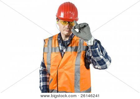 ein Ingenieur, Ablagerung der Kraterrand von seinem Hardtop mit seinem Finger, tragen die richtige Sicherheit tragen.