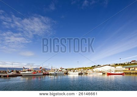 Małe floty Islandii w najbardziej na północ miasta, Húsavík, znajdujące się powyżej Koła Podbiegunowego.