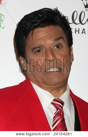 Los Angeles, nov 27: Erik Estrada kommt bei der 2011 Hollywood Christmas Parade in Hollywood Boul