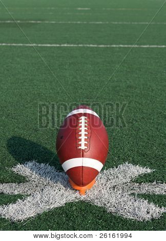 US-amerikanischer American-Football-zu Kick-off mit Raum für Kopie oben bereit