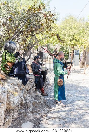 Jerusalem, Israel, September 29, 2018 : Musicians In Medieval European Costumes Play Music On The Ba