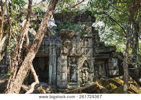 Beautiful Cambodian Women Dancing Apsaras. Old Khmer Art Carvings On The Wall Of Beng Mealea Temple 
