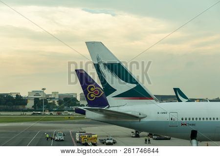 Changi, Singapore-june 07, 2017 :aircraft In Connecting Bridge To The Gate And  Preparing A Passenge