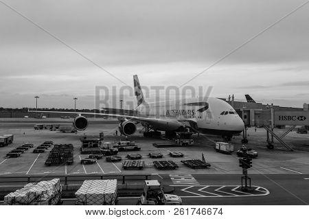 Changi, Singapore-june 07, 2017 :aircraft In Connecting Bridge To The Gate And  Preparing A Passenge