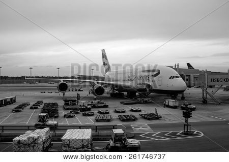 Changi, Singapore-june 07, 2017 :aircraft In Connecting Bridge To The Gate And  Preparing A Passenge