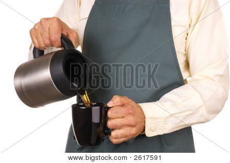 Nalévá kávu Barista