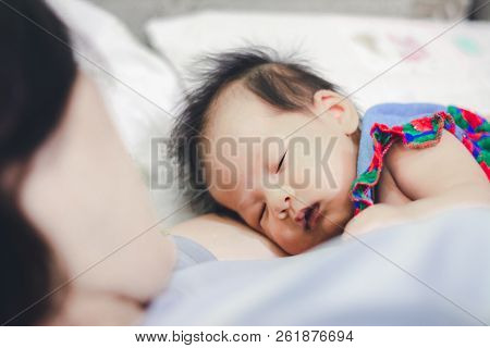 Baby Girl Sleep With Aunty At Home