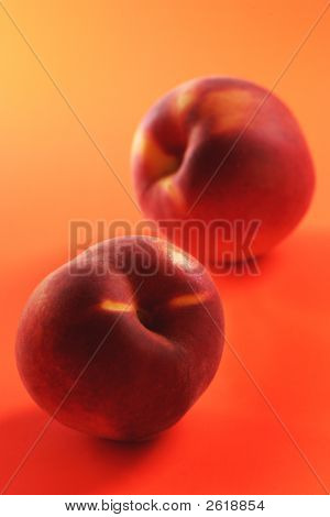 Peach mot Orange bakrund